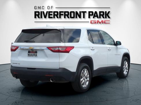Used 2020 Chevrolet Traverse LS AWD/4WD image 3