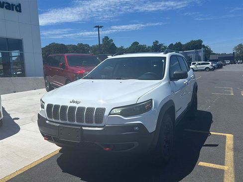 Used 2019 Jeep Cherokee Trailhawk AWD/4WD image 3