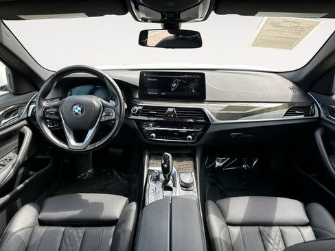Used 2021 BMW 530e w/ Parking Assistance Package RWD image 10