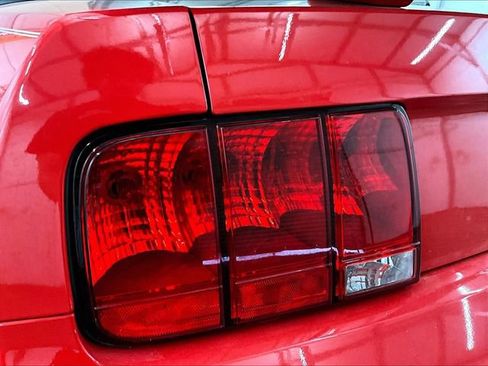 Used 2005 Ford Mustang GT Premium RWD image 28