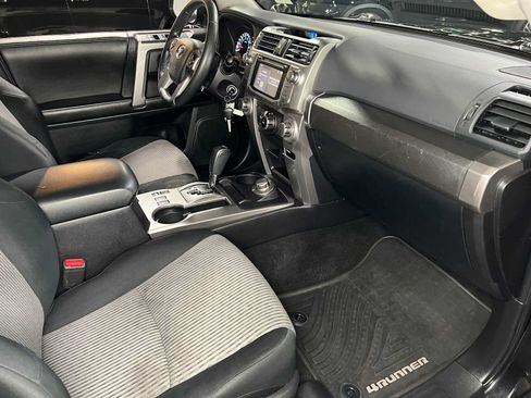 Used 2015 Toyota 4Runner SR5 AWD/4WD image 11