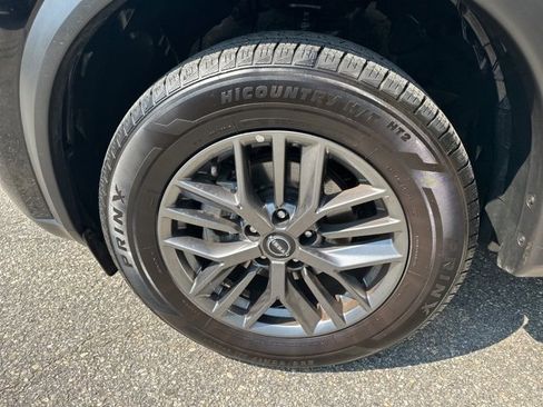 Used 2023 Nissan Rogue S image 30