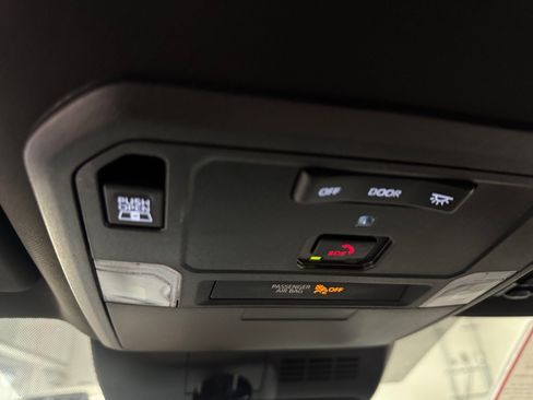 Certified 2025 Toyota Tacoma SR5 AWD/4WD image 31