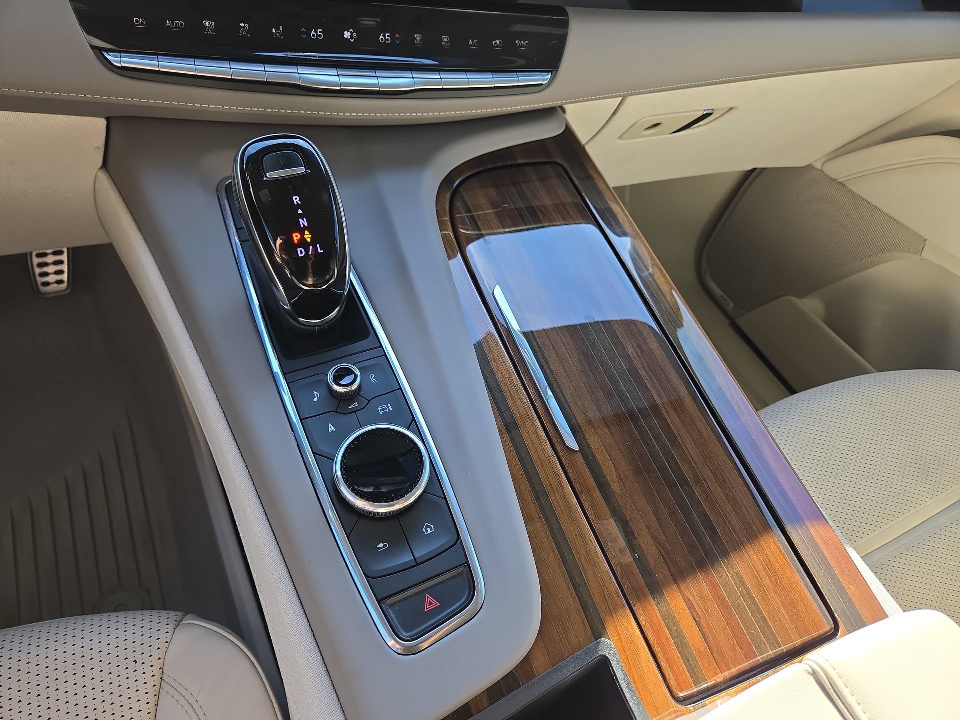 Used 2024 Cadillac Escalade Sport Platinum w/ LPO, Floor Liner Package AWD/4WD image 22