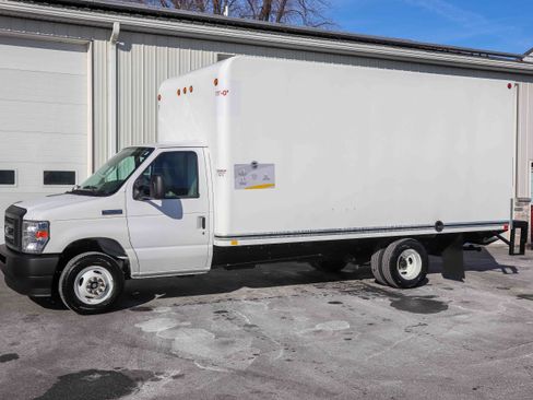 Used 2024 Ford E-350 and Econoline 350 Super Duty w/ Power Windows & Locks Group image 7