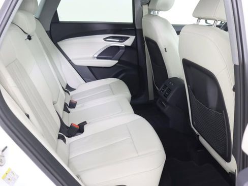 Used 2025 Audi Q5 Premium w/ Convenience Package image 14