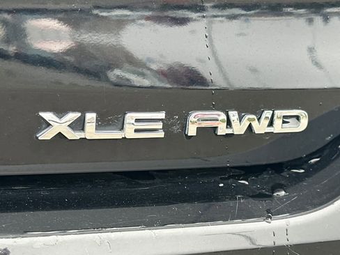 Used 2024 Toyota Highlander XLE image 33