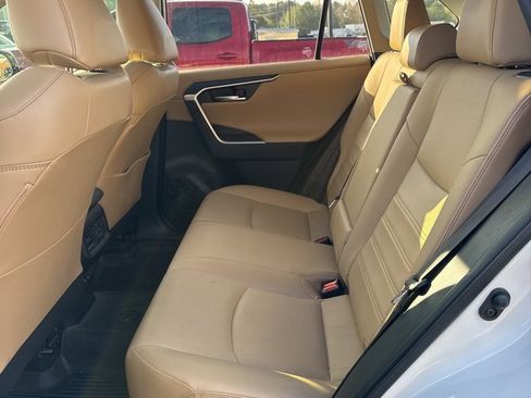 Used 2019 Toyota RAV4 Limited image 12