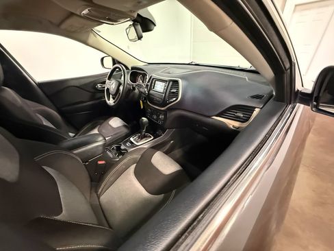 Used 2014 Jeep Cherokee Latitude FWD image 58