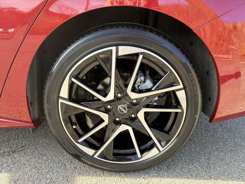 Used 2024 Nissan Sentra SR w/ SR Premium Package image 19