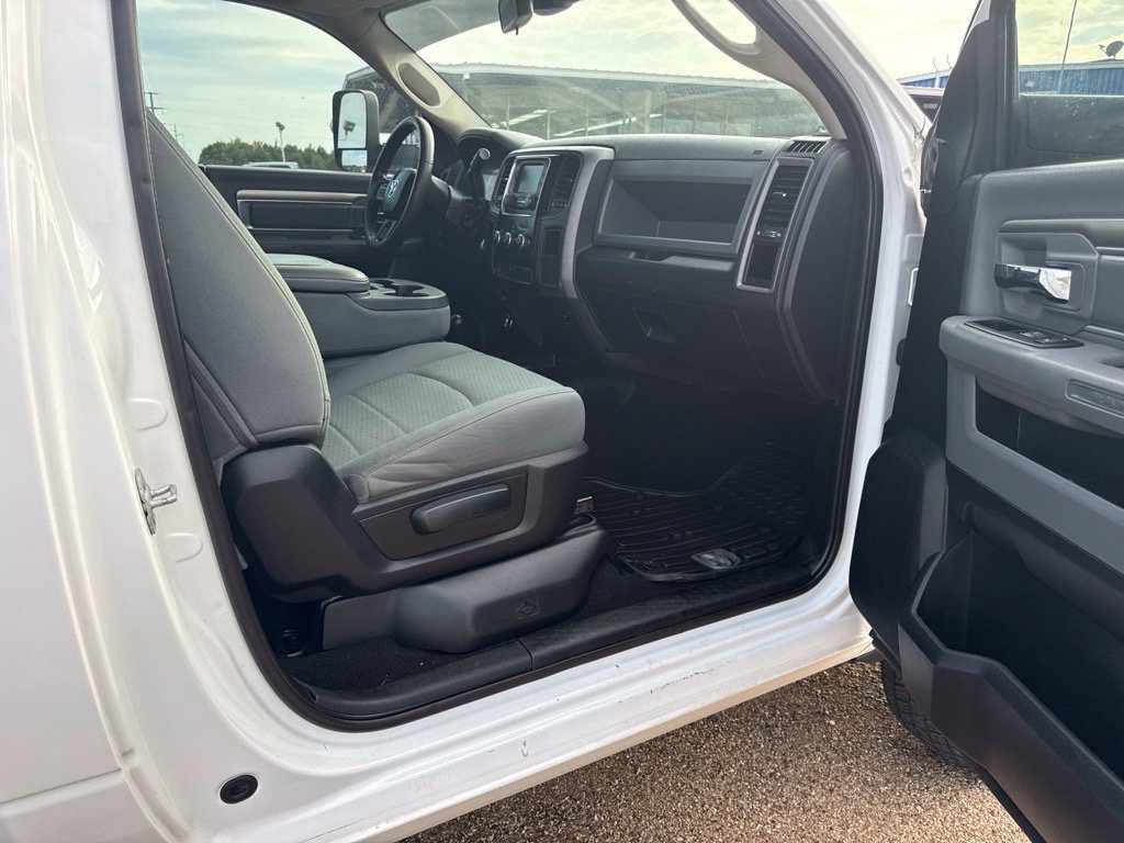 Used 2014 RAM 3500 Tradesman w/ Chrome Appearance Group AWD/4WD image 14