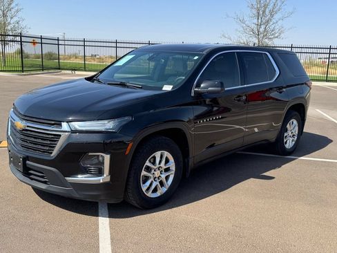 Used 2022 Chevrolet Traverse LS FWD image 1
