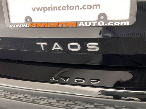 Used 2025 Volkswagen Taos SE image 8