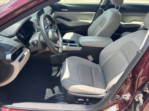Used 2025 Nissan Altima 2.5 SV FWD image 17