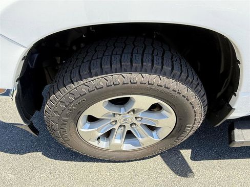 Used 2024 RAM 1500 Laramie AWD/4WD image 19