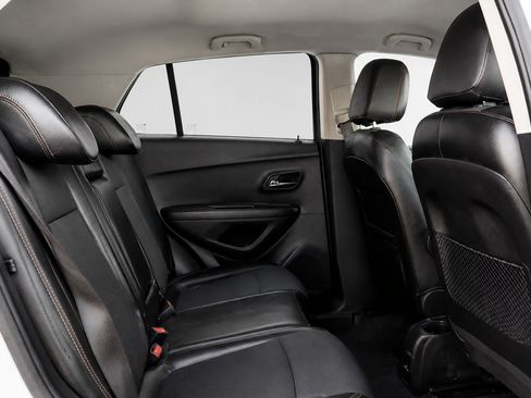 Used 2020 Chevrolet Trax LT w/ LT Convenience Package FWD image 14