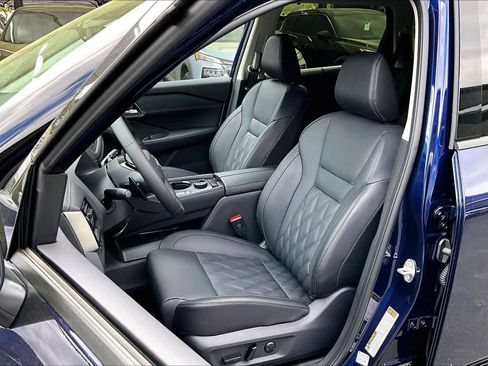 New 2026 Nissan Rogue Platinum image 9