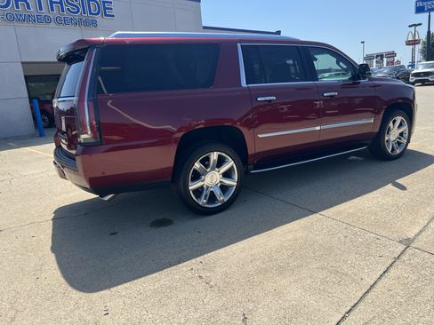 Used 2019 Cadillac Escalade ESV Luxury AWD/4WD image 6