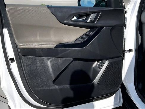 Used 2025 Chevrolet Equinox LT w/ Convenience Package II image 21