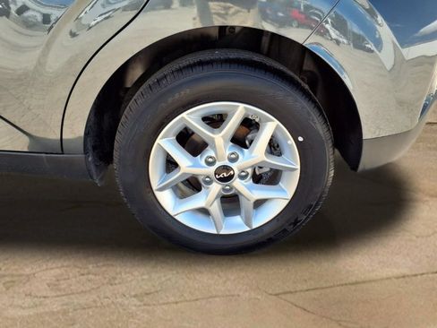 Used 2025 Kia Soul LX FWD image 24