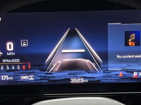 Used 2025 Chevrolet Suburban LT w/ Comfort Package AWD/4WD image 30