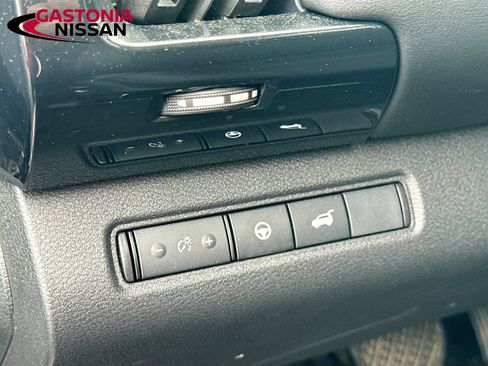 Used 2023 Nissan Pathfinder SV w/ SV Premium Package AWD/4WD image 13