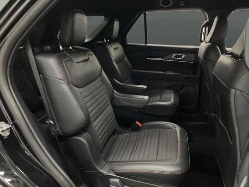 Used 2025 Ford Explorer ST-Line image 31
