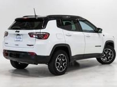 Used 2025 Jeep Compass Trailhawk AWD/4WD image 23