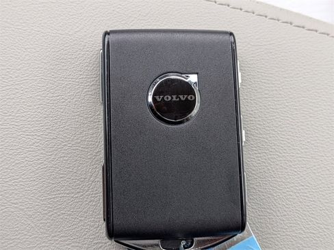 New 2026 Volvo XC60 B5 Ultra w/ Protection Package Premier image 32