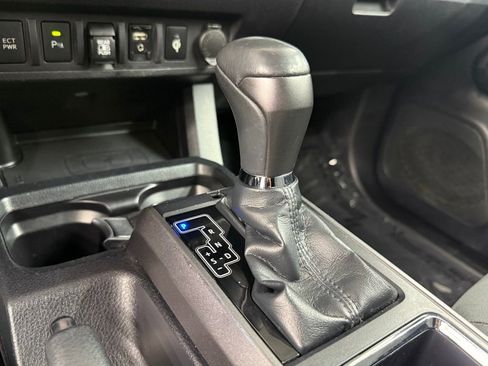 Used 2019 Toyota Tacoma TRD Sport w/ Technology Package image 28