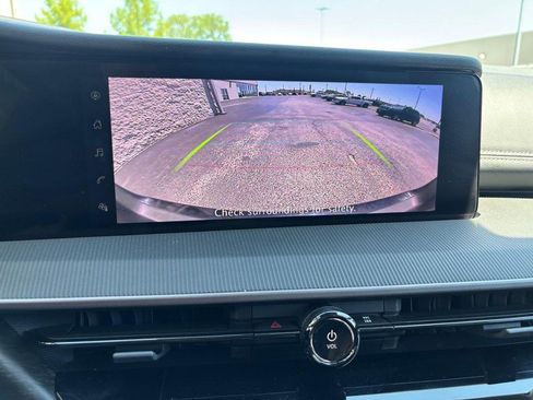 Used 2025 Nissan Murano SV FWD image 24