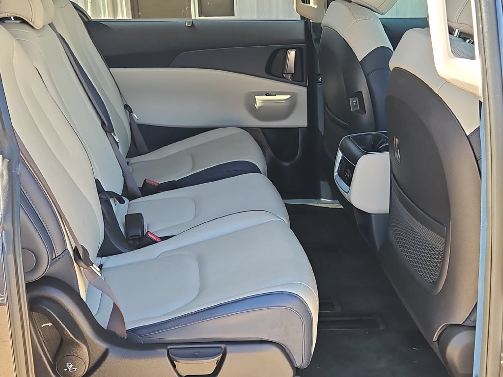 Used 2025 Kia Carnival SX FWD image 26