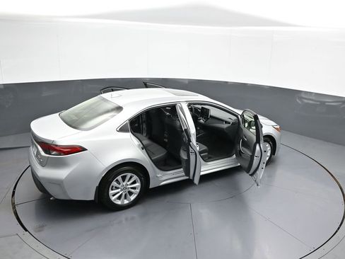 Used 2025 Toyota Corolla XLE image 44