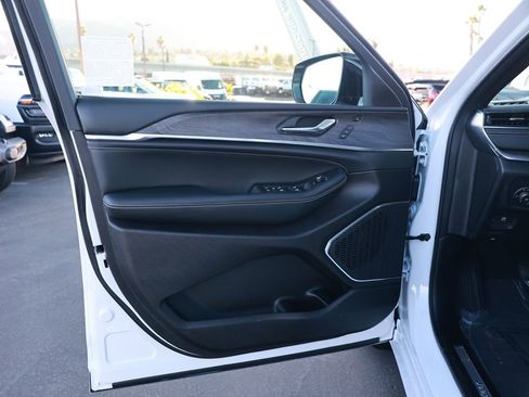 New 2025 Jeep Grand Cherokee Overland image 11