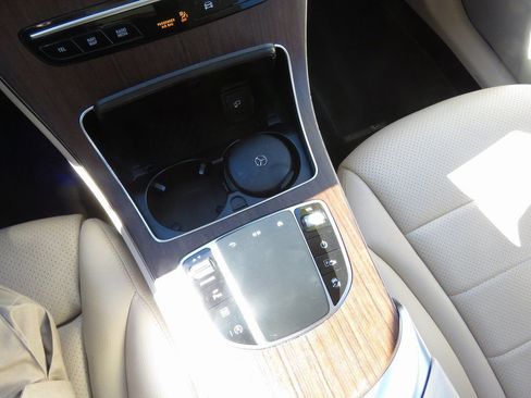 Used 2021 Mercedes-Benz GLC 300 4MATIC image 25