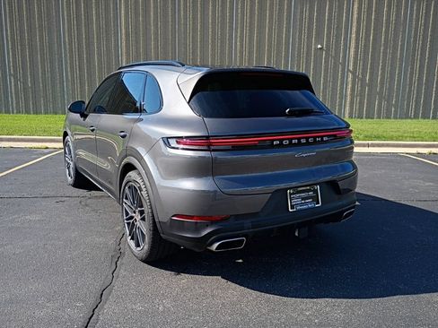 Certified 2025 Porsche Cayenne AWD/4WD image 3