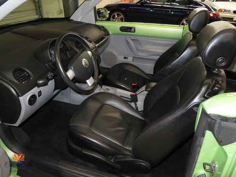 Used 2004 Volkswagen Beetle GLS FWD image 3