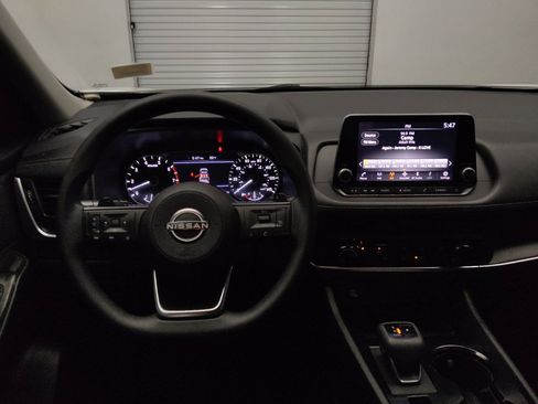 Used 2024 Nissan Rogue S FWD image 22