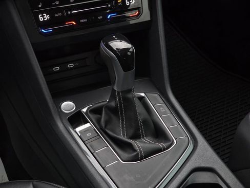 Used 2022 Volkswagen Tiguan SE image 15