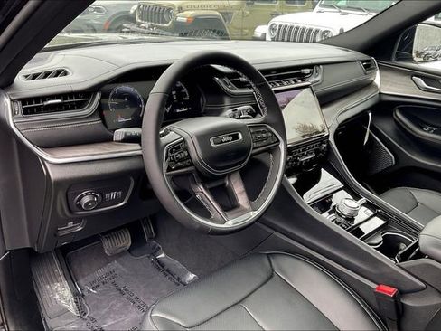 New 2025 Jeep Grand Cherokee Overland image 7