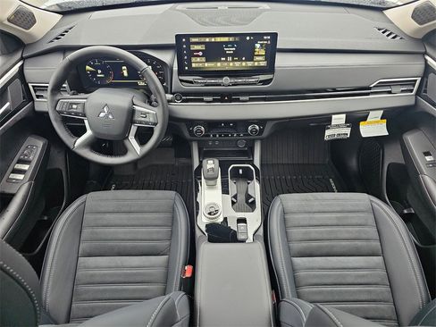 New 2026 Mitsubishi Outlander SE image 13