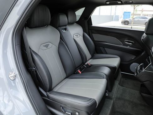 Used 2023 Bentley Bentayga Extended Wheelbase AWD/4WD image 26