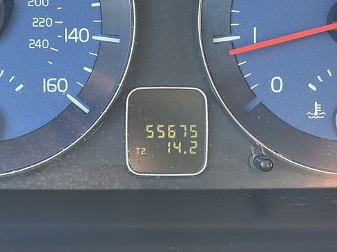 Used 2011 Volvo C30 T5 R-Design image 7