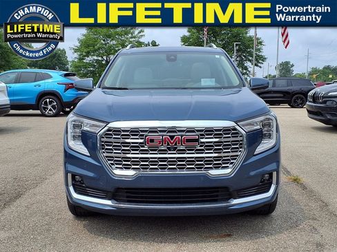 Used 2024 GMC Terrain Denali w/ Denali Premium Package AWD/4WD image 2