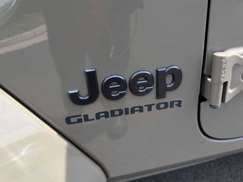 Used 2020 Jeep Gladiator Sport w/ Quick Order Package 24S AWD/4WD image 12