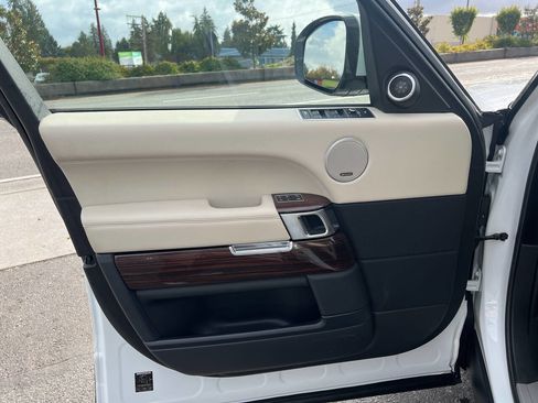 Used 2016 Land Rover Range Rover HSE image 30