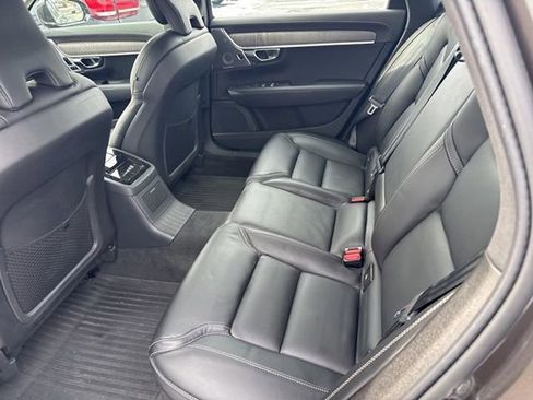 Used 2022 Volvo S90 T8 R-Design image 12