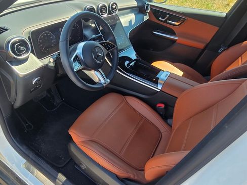 Used 2024 Mercedes-Benz GLC 300 4MATIC image 23