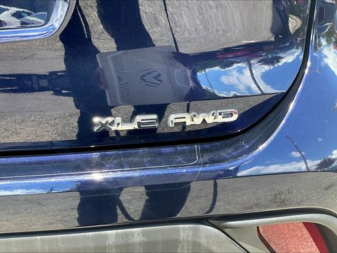 Used 2023 Toyota Highlander XLE AWD/4WD image 34