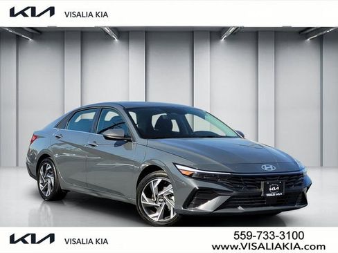 Used 2025 Hyundai Elantra SEL image 1